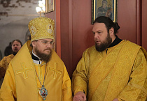 В старинном храме села Усть-Суерское два архиерея совершили Литургию