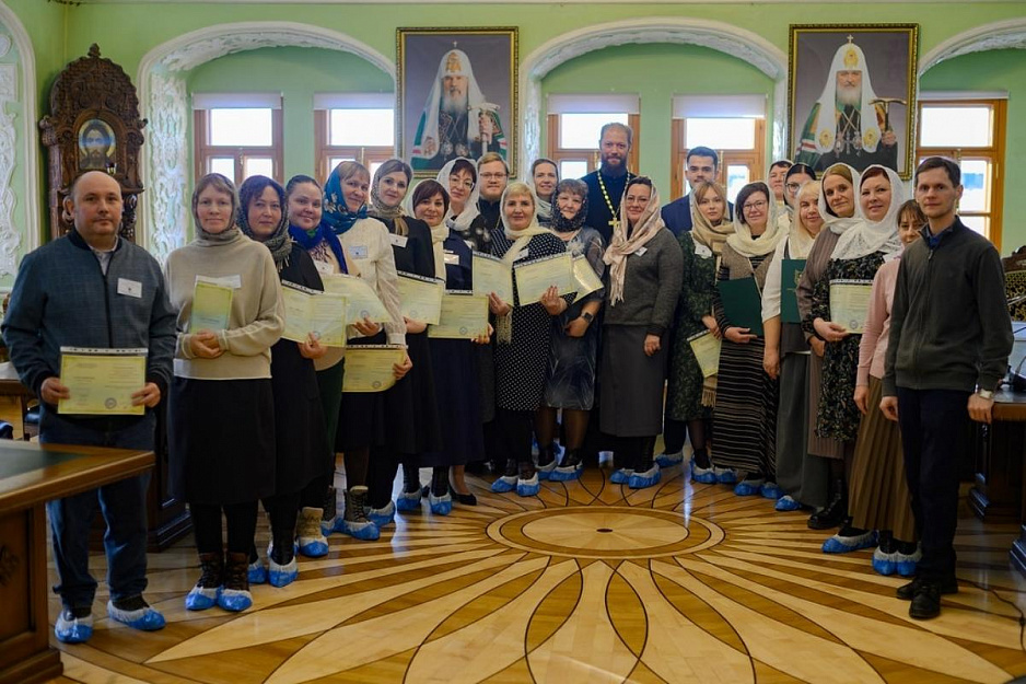 Слушатели образовательных курсов Московской духовной академии из Курганской области получили документы об образовании