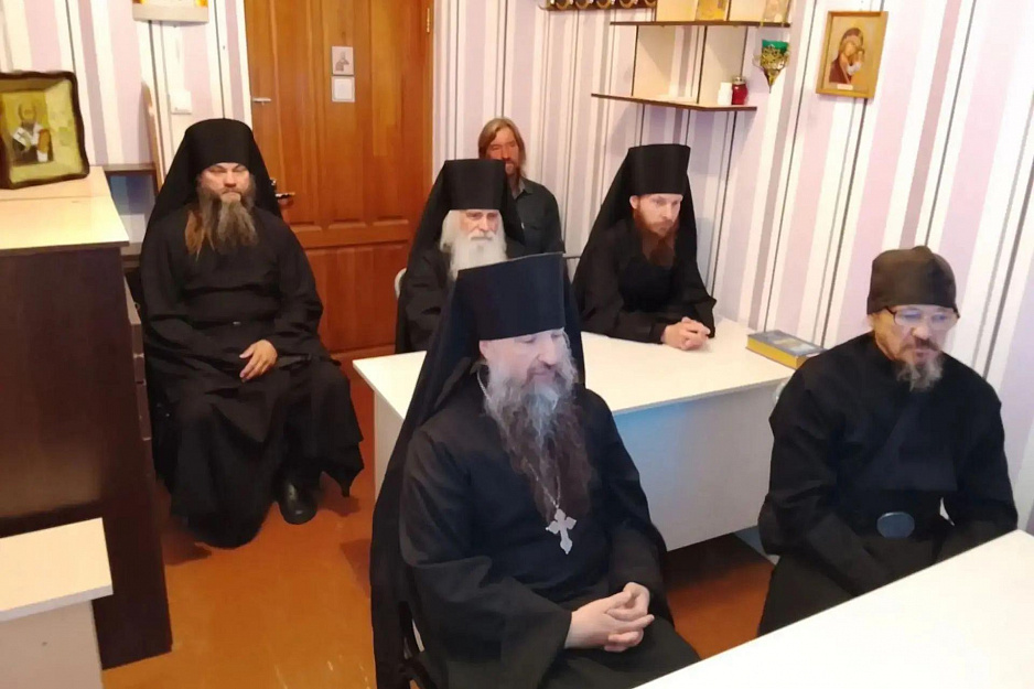 Братия Чимеевского монастыря приняла участие в монашеском круглом столе