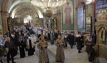 Литургия в Крестовоздвижение в кафедральном соборе Кургана