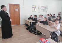 В Зауралье священник встретился со школьниками сёл Каширино и Колесниково