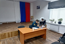 В Кургане священники встретились со специалистом МЧС