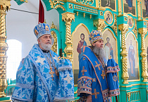 В возрожденном храме Чимеевского монастыря прошла первая архиерейская Литургия и освящение нового иконостаса