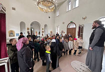 Возле храма села Межборное прошел пасхальный детский праздник