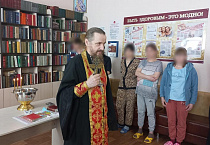 Настоятель Порт-Артурского храма посетил социальные учреждения Кургана