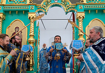В возрожденном храме Чимеевского монастыря прошла первая архиерейская Литургия и освящение нового иконостаса