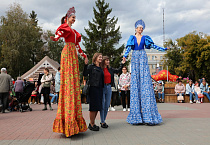 В Кургане в честь небесного покровителя Зауралья открылись праздничные «Александровские дни»