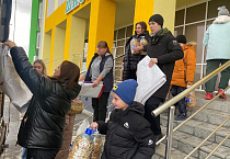 Прихожане курганских храмов, предприниматели и школьники готовят к отправке очередную партию помощи фронту