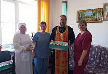 Пациентов хосписа села Садовое поздравили с Пасхой