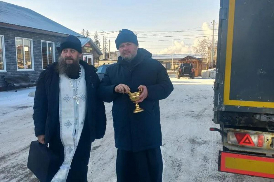 В Кургане священнослужители участвовали в отправке гуманитарного груза