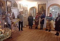 В Варгашах Успенский храм посетили библиотекари и «серебряные волонтёры»