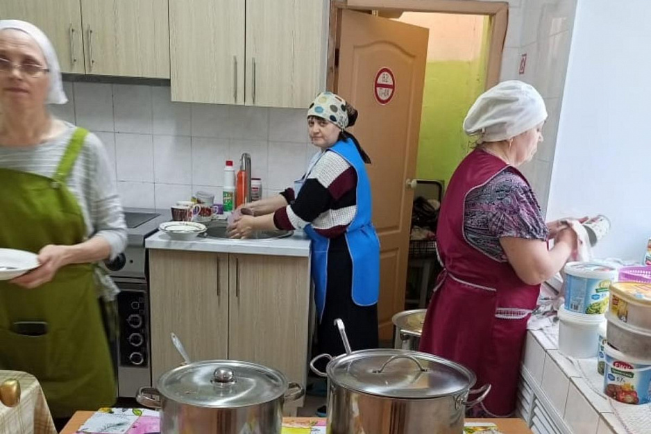 На курганском приходе продолжает действовать социальная столовая «Покров»