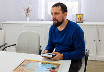 Митрополит Даниил наградил грамотой православного волонтера Евгения Измайлова