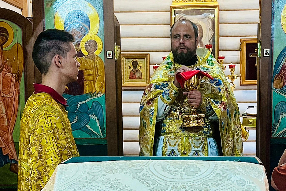 В курганском храме совершили праздничную Литургию