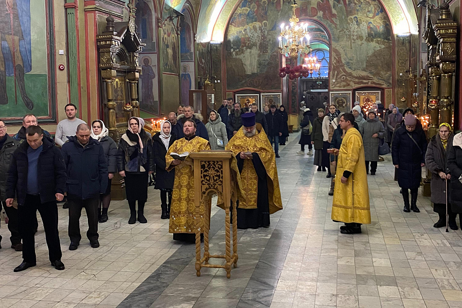 В кафедральном соборе Кургана совершен молебен на новолетие