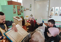 В селе Лисье школьники совершили экскурсию в храм Святой Живоначальной Троицы