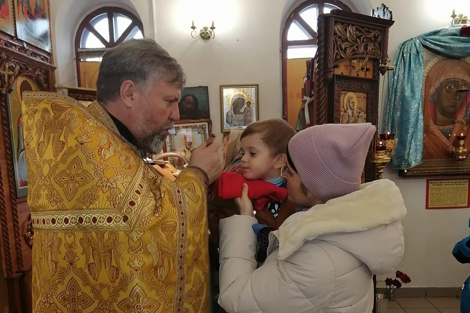 В Кургане воспитанников воскресной школы познакомили с историей строительства храма