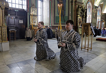 В Курганском кафедральном соборе впервые три архиерея совершили Литургию Преждеосвященных Даров