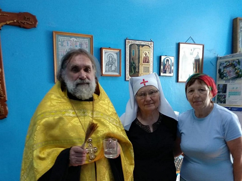 В молебной комнате курганской областной больницы регулярно совершаются богослужения