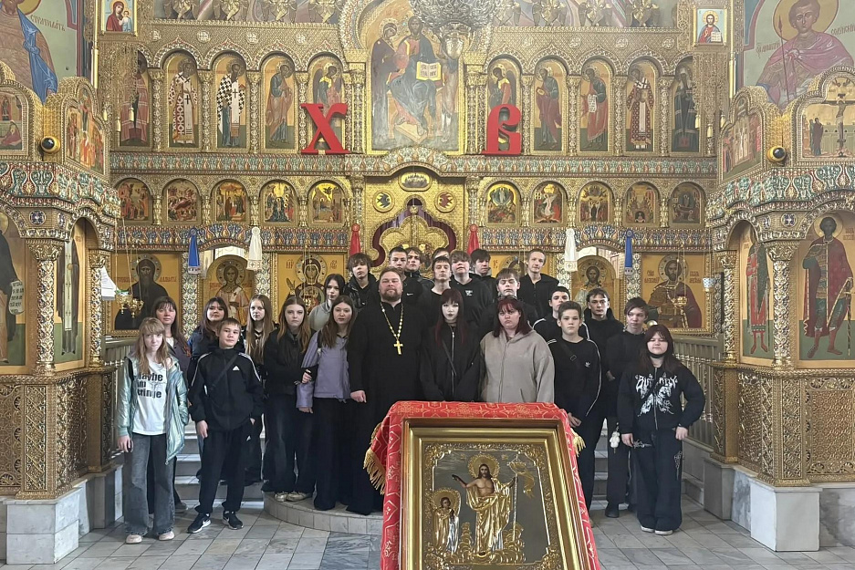 Воспитанники курганского Центра образования побывали в главном храме города