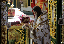 В Светлый понедельник митрополит Даниил совершил Литургию в Троицком соборе Кургана