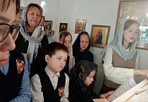 В курганском храме прошла общегимназическая Литургия