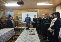 В курганском храме  прошла профориентационная беседа представителя Росгвардии  и кадет-старшеклассников