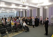 В Юговке прошла презентация фильма о курганском священнике – участнике СВО