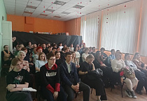 В Кургане священник-участник СВО провёл встречу в курганской библиотеке на тему «Человек и война»