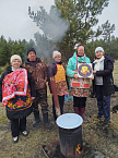 В Зауралье члены СПЖ накормили участников субботника горячей кашей