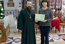 В селе Половинное учителям и библиотекарям вручили удостоверения о прохождении курсов