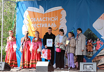 В Кургане на открытии фестиваля «ЧитайСемьЯ» выступили православный священник и архиерейский хор