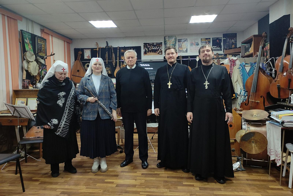 Накануне Дня православной молодежи представители Курганской епархии провели встречу в Курганском педколледже