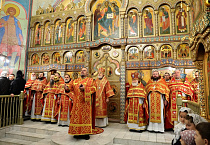 В престольный праздник Александро-Невского кафедрального собора прошла Литургия двух архиереев