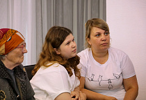 «Люди с безграничными возможностями»: в Юговке состоялась презентация фильма об ансамбле жестовой песни «Поющие руки»