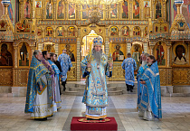 В день Почаевской иконы Божией Матери митрополит Даниил совершил Литургию в главном храме Кургана