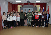 В Лебяжье священник – участник СВО побывал в школе-интернате