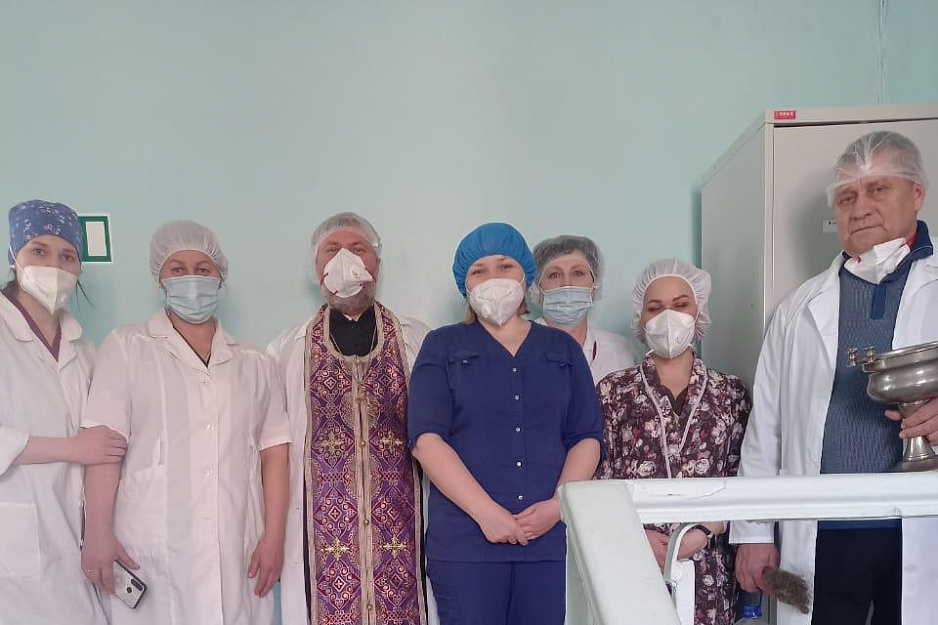 Курганский священник посетил противотуберкулезный диспансер