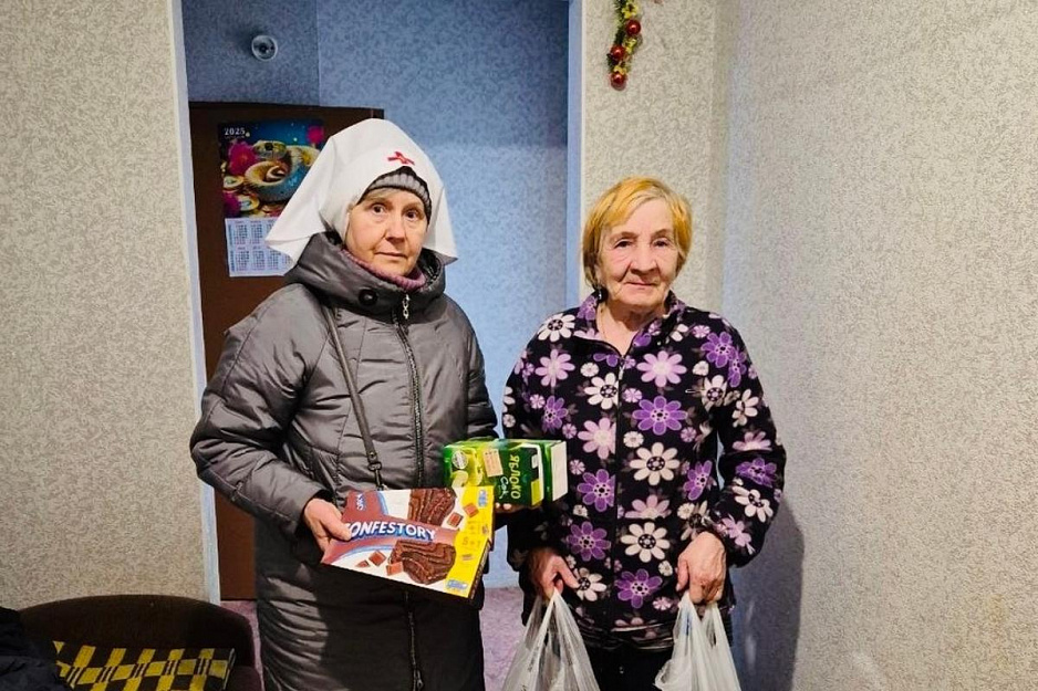 В Кургане сестры милосердия в пять семей привезли продукты и санитарно-гигиенические наборы