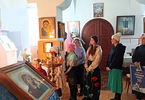 В храме Казанской иконы Божией Матери села Большое Раково поздравили мам с Днём матери 