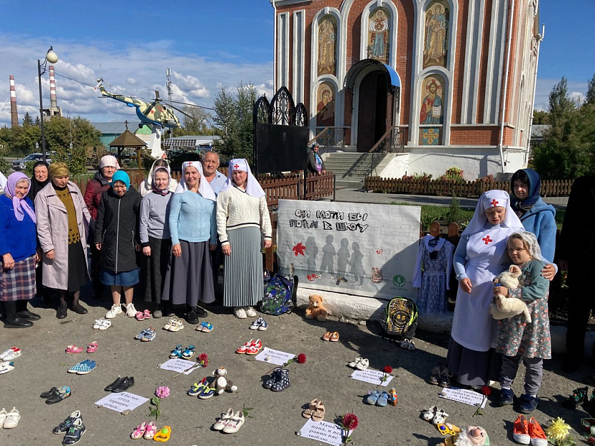Акция «Они могли бы пойти в школу» прошла в курганском храме