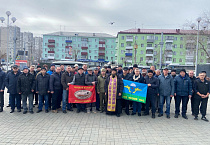 Настоятель курганского храма освятил очередную партию автомобилей для СВО