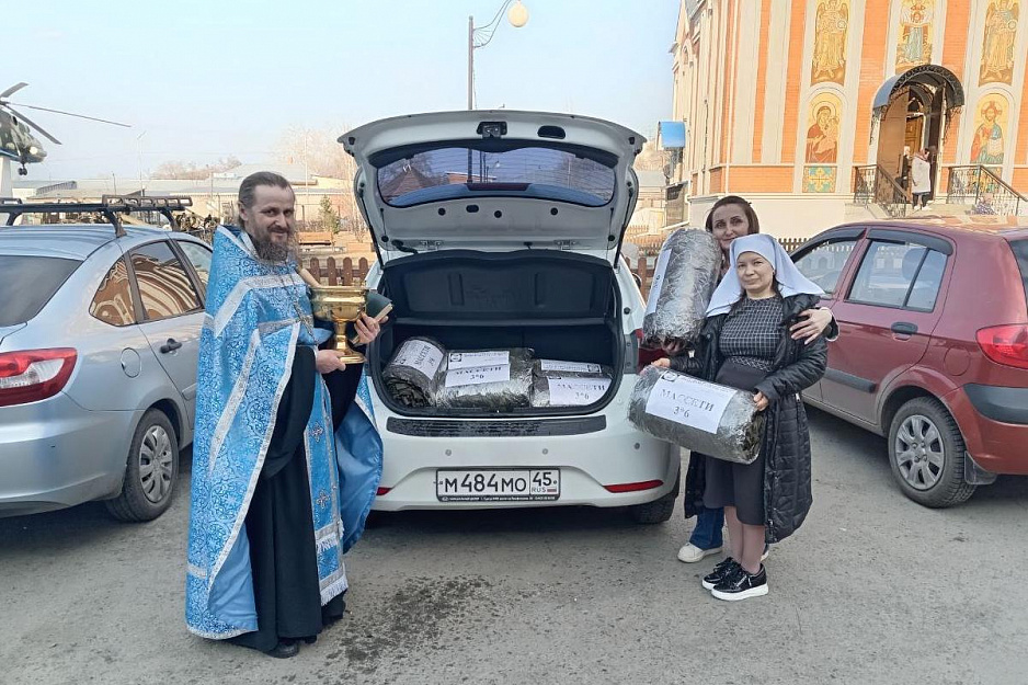 Курганские прихожане подготовили для воинов пасхальные подарки