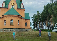 В Варгашах на строящемся храме навели порядок