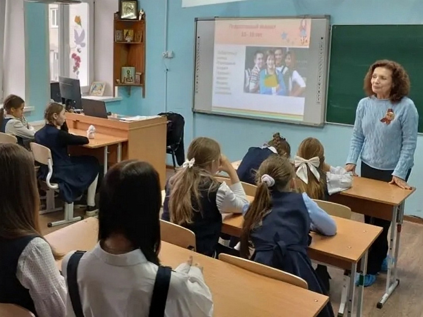 Быть красивой и здоровой: в курганской православной гимназии состоялся важный разговор для юных гимназисток