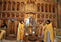 В Александро-Невском кафедральном соборе встретили мощи святителя Агафангела, исповедника, митрополита Ярославского, с благословения которого началось строительство этого храма 120 лет назад