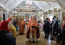В храме села Садовое совершена первая архиерейская Литургия