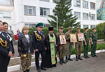 В Кургане священник благословил призывников на доблестную армейскую службу