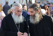 В Кургане возле кафедрального собора  состоялся  пасхальный концерт
