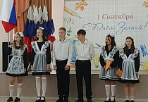 В Половинном священник выступил 1 сентября на торжественной линейке